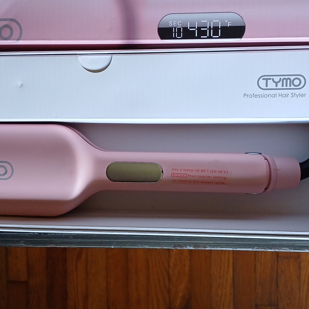 Tymo Pink Wave Curling Iron. - Picture 5 of 5